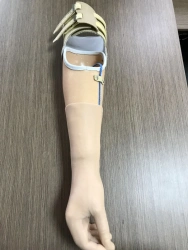 Active traction forearm prosthesis