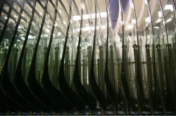 Rear window glass 43086-5303010