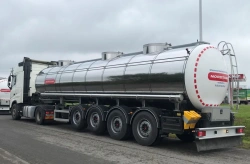 Semi-trailer-tanker of four-axle, frame or load-bearing construction, commercial name GIGA, type 915334 on chassis SF-4.