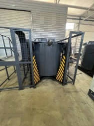 Melting crucible furnace