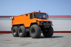 Snowmobiler with 6x6 wheel arrangement on low-pressure tyres in Arctic version 02.001A