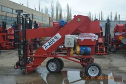 Agricultural grain scraper loader, model A-200 M