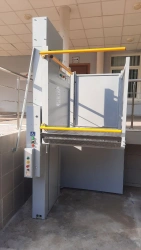 Veara EasyLift lifting platform with vertical movement for disabled people with limited mobility