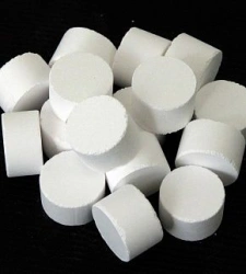 Magnesium oxide for thin layer optics
