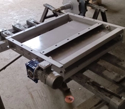 Rack and pinion gate valve type UZE