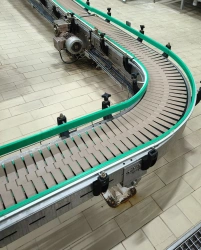 Slat conveyors