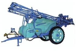 Semi-trailed agricultural sprayer Berthoud Tracker 3200