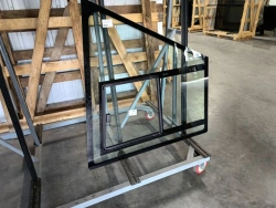 Glass BARS 3000 DAG 878-SB TZ cab side integrated fort.shackle. SHTP 985*1025,5*4