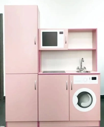 Children's play kitchen