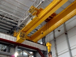 Electric overhead travelling cranes of KM type with lifting capacity up to 10 tonnes and span up to 33 m inclusive.