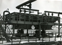 Horizontal air-cooled apparatus with chambers of non-separable construction (2ABG)