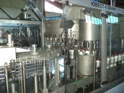 Automatic line, capacity up to 6000 bottles/hour for PET and glassware, capacity up to 2 litres in composition: YUVEST-UA 6,0; Y