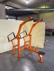 Outdoor power trainer for overhead pulling