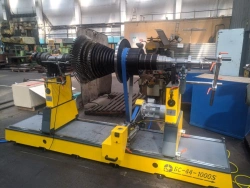 Balancing machines of BS-44S series. Model: BS-44-1000S.