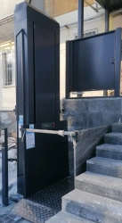 Lift platforms for disabled people and other low mobility groups with vertical movement type PVI