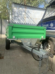 Semi-trailer for small-sized tractors