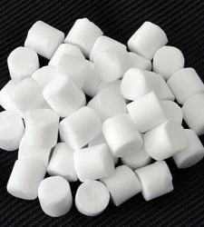 Cryolite for thin layer optics