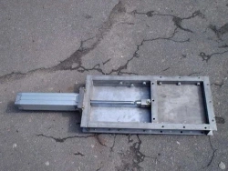Rack and pinion gate valve type UZP