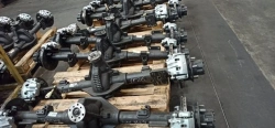 Rear axle with brakes and hubs 33083-2400012