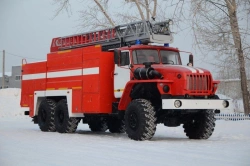 Fire tanker truck with ladder ACL 5,0-40-18 (4320) of 6YN31 type 6Y114W modification on the base of URAL-4320-1981 chassis (-60,