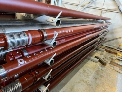 Submersible centrifugal pump for oil extraction and water injection into reservoir