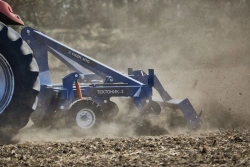 Tektonik-3 cheesel ploughs