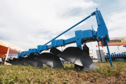 FINIST plough with 40 cm bodies: semi-trailed plough FINIST PLNU-6x40 and its modifications: RZZ.111.00.000, RZZZ.111.00.000-01