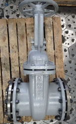 Steel wedge gate valve with sliding spindle and handwheel RN 1,6 MPa DN 400