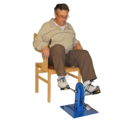 Bicycle trainer with load level adjustment