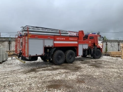 Fire tanker truck with ladder ATSL 3,0-40-30 (43118) type 670611, on KAMAZ chassis of 43118-50 modification.