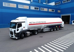Transport tanks for transport of liquefied natural gas (LNG)