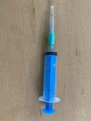 Single-use sterile injecting syringes, sterile type "Luer Lok" in version with 20A "Luer Lok" filter needle.