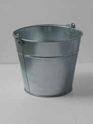 Galvanised bucket 15l 2 seams with riveted lugs