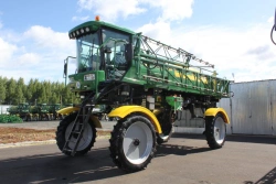 Self-propelled sprayer OS-3000