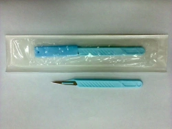 Surgical disposable scalpel with plastic handle Type 1 with blade #11