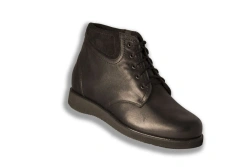 Orthopaedic shoes for prostheses and appliances, without insulated lining