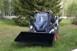 Front loader single-bucket self-propelled front loader with skid steer model PMK800.03.01.01 1060 Bumblebee