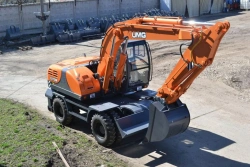 Single-bucket pneumatic wheeled excavator E170W