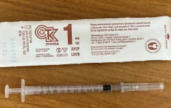 Single-use, three-detail, sterile, sterile, Luer-type injecting syringe for insulin U-100 with detachable needle