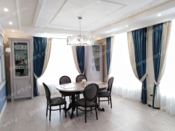Portiere in two colour schemes