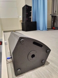 Acoustic system stage floor monitor