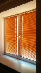 Horizontal blinds aluminium.