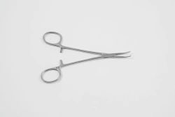 VZ-Z-21-1, Haemostatic clamp, single- and double-toothed, toothed, curved No. 1, 140mm
