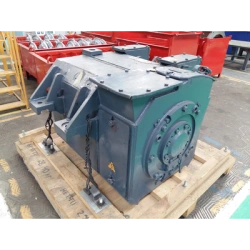 Mainline electric locomotive 2ES5K with rolling MOS and axial regulation