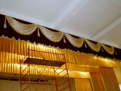 Harlequin stage fold (upper part of the front stage curtain hiding the stage structure)