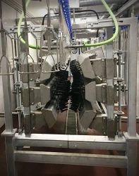 Plumage removal machine