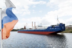 Non-self-propelled flat barge with carrying capacity of 2500 tonnes