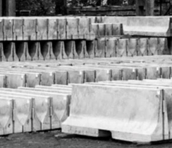 New Jersey reinforced concrete road fence