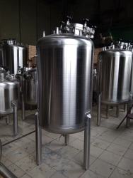 Vacuum tank