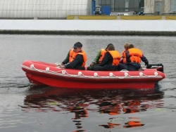 Combined rigid/inflated duty boat of Artic-400 type